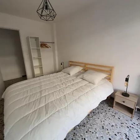 Apartman Superbb Appt With Terrace Near The Beach